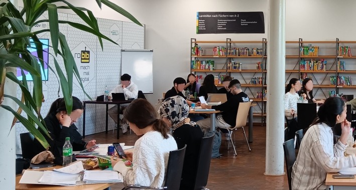 Der Lernort in der Wiesdorfer Hauptstelle der Stadtbibliothek