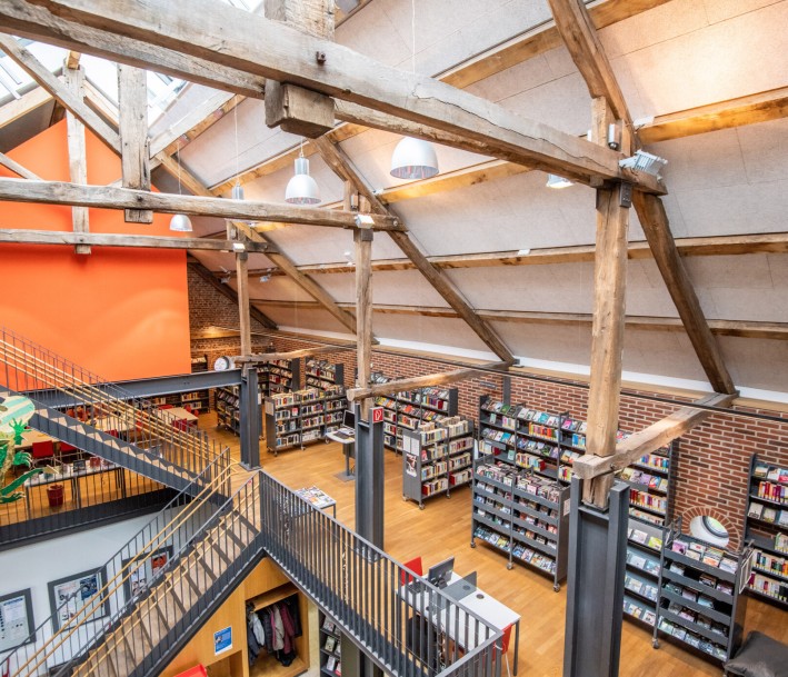 Blick von oben in den Lernort Stadtteilbibliothek Horst