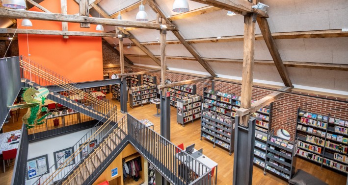Blick von oben in den Lernort Stadtteilbibliothek Horst