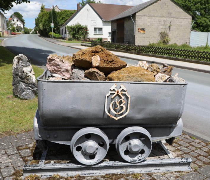 Grubenlore vor dem Lernort Hörmuseum Bleiwäscher Bergbau
