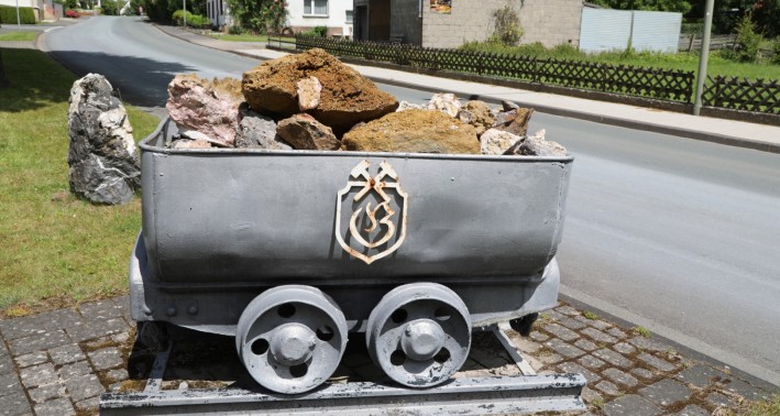 Grubenlore vor dem Lernort Hörmuseum Bleiwäscher Bergbau