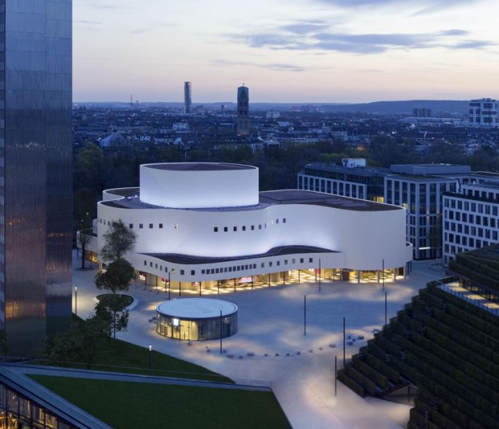 Foto: ingenhoven architects / HGEsch Gebäude des Düsseldorfer Schauspielhauses